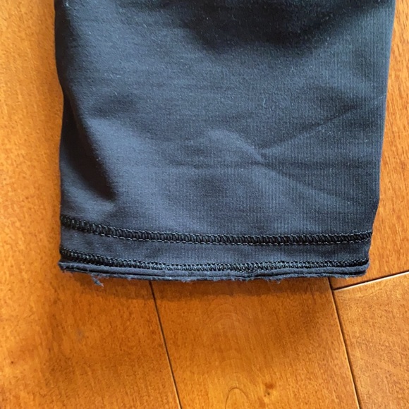 ✨ Lululemon Slash Pocket Raw Hem 17” Crop Black - Picture 4 of 9